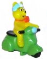 Bär mit Motorroller