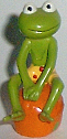 1998 Frosch mit Apfelsine - Orange - zum Schließen ins Bild klicken