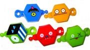 2020 Ugly Dolls -- Armband mit BPZ - zum Schließen ins Bild klicken