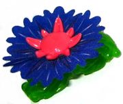 Blumiger Armschmuck - Blüte blau - zum Schließen ins Bild klicken
