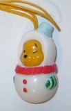 Tomy - Christmas Wear - Pooh als Schneemann - zum Schließen ins Bild klicken