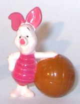 Winnie the Pooh Sport - Piglet mit Ball - zum Schließen ins Bild klicken
